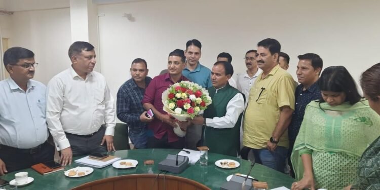 राजकीय शिक्षक संघ उत्तराखंड के प्रतिनिधि मंडल ने शिक्षा मंत्री धनसिंह रावत से की मुलाकात