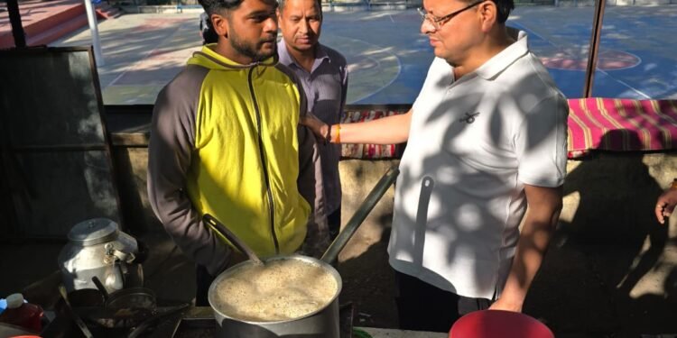 सुबह की सैर पर निकले धामी ने खुद बनाई अदरक की चाय, लोगों से मुलाकात कर सरकार के कामकाज का लिया फीडबैक