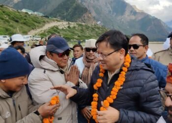 गूंजी पहुंचे मुख्यमंत्री, अधिकारियों को दिये सीमांत क्षेत्रवासियों की समस्याओं के त्वरित निराकरण के निर्देश।