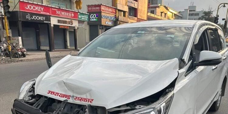 योग कार्यक्रम में जाते वक्त कैबिनेट मंत्री गणेश जोशी के वाहन का एक्सीडेंट, राजपुर रोड पर हुई घटना,