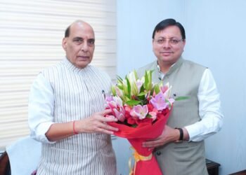 सीएम पुष्कर सिंह धामी ने रक्षा मंत्री राजनाथ सिंह से भेंट की,रक्षा मंत्रालय का दायित्व दुबारा मिलने पर बधाई दी