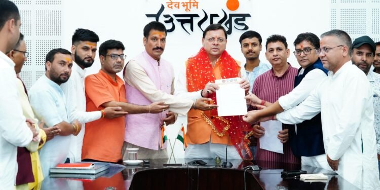 मुख्यमंत्री से उत्तराखण्ड तीर्थ पुरोहित महापंचायत के पदाधिकारियों ने की भेंट