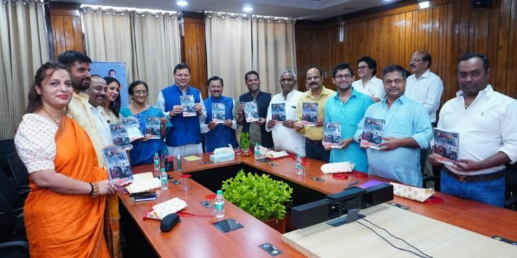 मुख्यमंत्री ने किया ‘वो 17 दिन’ पुस्तक का विमोचन