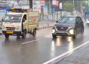 उत्तराखंड में मौसम विभाग में भारी बारिश की चेतावनी जारी की