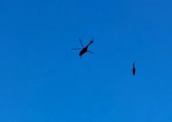 केदारनाथ में MI -17 से छिटककर एक हेलीकॉप्टर नीचे गिरा, खराबी के कारण एयरलिफ्ट किया जा रहा था हेलीकॉप्टर