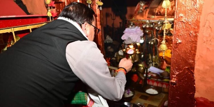 अपने विधान सभा क्षेत्र पहुंचे मुख्यमंत्री पुष्कर सिंह धामी,गोलज्यू मंदिर  की पूजा