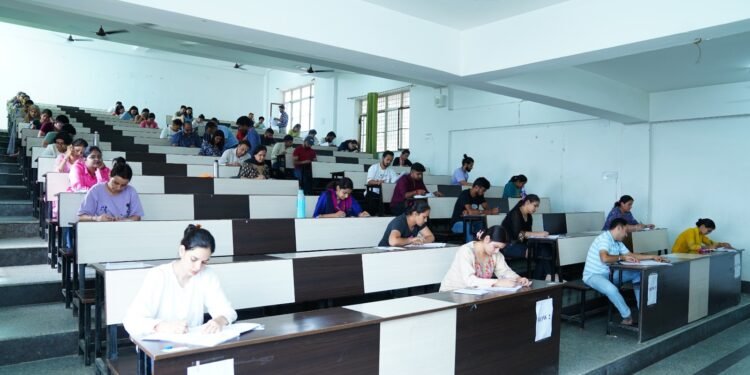 एस.जी.आर.आर विश्वविद्यालय में पी.एच.डी प्रवेश परीक्षा का आयोजन