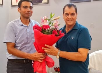 कैबिनेट मंत्री डा. प्रेमचंद अग्रवाल से जिलाधिकारी सविन बंसल ने शिष्टाचार भेंट की