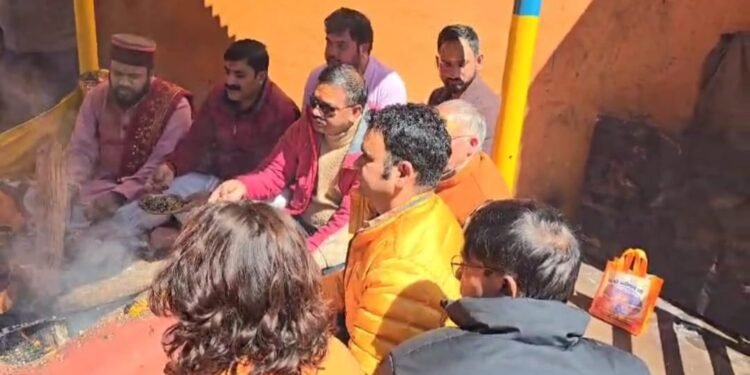 मुख्यमंत्री के जन्मदिन पर बद्रीनाथ धाम में डिमरी केंद्रीय पंचायत ने किया विशेष पूजन
