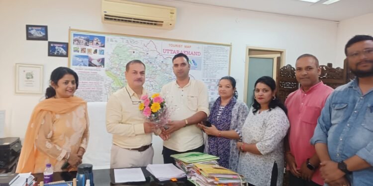 उपनल कर्मियों की सेवा विस्तार के लिए पर्यटन विभाग के कार्यालयध्यक्ष से मिला संयुक्त मोर्चा का प्रतिनिधि मंडल