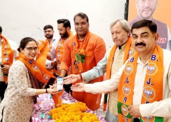 महानगर अध्यक्ष सिद्धार्थ उमेशअग्रवाल की अगुवाई में बने बीजेपी के 2 लाख से ज्यादा सदस्य, संगठन महामंत्री ने दी बधाई