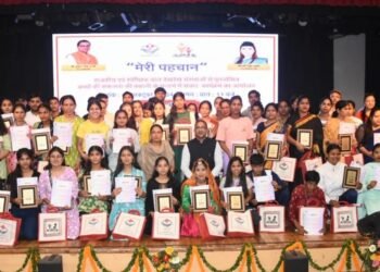 “मेरी पहचान” कार्यक्रम में पहुंची कैबिनेट मंत्री रेखा आर्या, पुनर्वासित बच्चों को सम्मानित किया