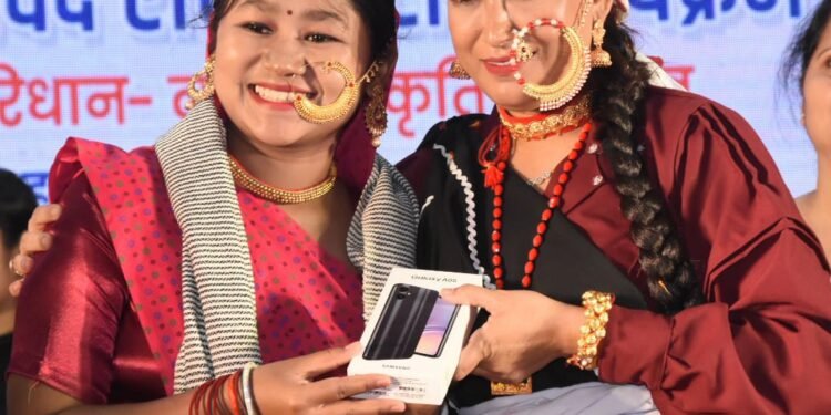 एक मंच पर दिखी उत्तराखण्ड की संस्कृति,अंतर्राष्ट्रीय बालिका दिवस पर आयोजित कार्यक्रम में पहुंची मंत्री रेखा आर्या