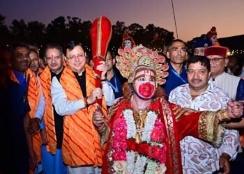 CM धामी ने परेड ग्राउंड दशहरा मेले में शिरकत की, बोले देवभूमि के मूल स्वरूप को बिगड़ता नहीं दिया जाएगा