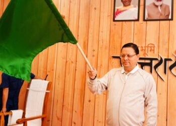 उत्तराखंड के लाल कुआं से बांद्रा के लिए ट्रेन का संचालन शुरू;CM धामी ने फ्लैग ऑफ कर ट्रेन रवाना की