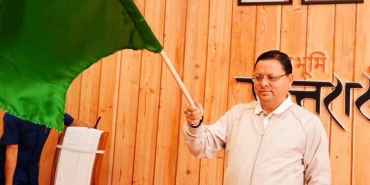 उत्तराखंड के लाल कुआं से बांद्रा के लिए ट्रेन का संचालन शुरू;CM धामी ने फ्लैग ऑफ कर ट्रेन रवाना की