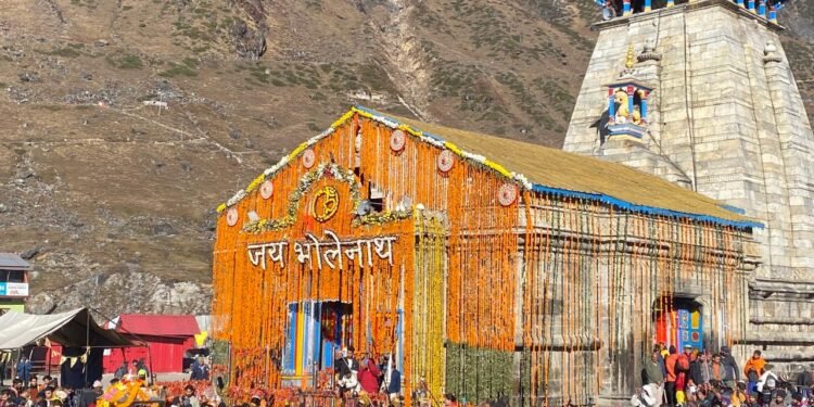 जय बाबा केदार के जयघोष के साथ ग्यारहवें ज्योर्तिलिंग श्री केदारनाथ धाम के कपाट शीतकाल के लिए बंद हुए।