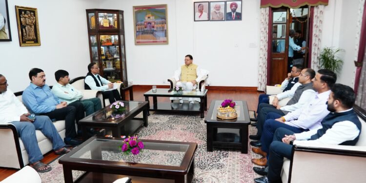 IAS संगठन ने मुख्यमंत्री पुष्कर सिंह धामी से मुलाकात कर सचिव के साथ हुए दुर्व्यवहार पर कार्रवाई की मांग की