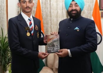 राज्यपाल गुरमीत सिंह से मिले एनसीसी निदेशालय, जम्मू के जूनियर अंडर ऑफिसर हारून इम्तियाज