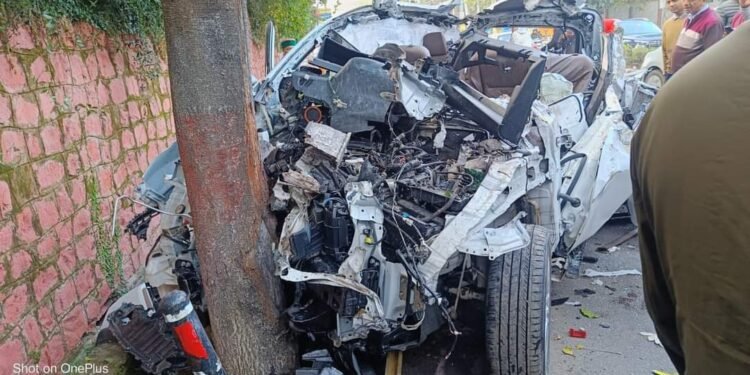 देहरादून में बड़ा सड़क हादस,छह लोगों की मौत, एक नाजुक