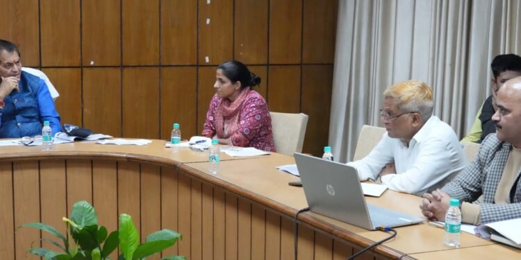 शहरी विकास मंत्री प्रेम चन्द अग्रवाल ने स्मार्ट सिटी परियोजना एवं उससे संबंधित विभिन्न निर्माण कार्यों की समीक्षा की