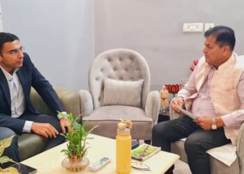 कैबिनेट मंत्री डॉ प्रेमचंद अग्रवाल से मिले देहरादून डीएम सविन बंसल, कई अहम मुद्दों पर हुई चर्चा