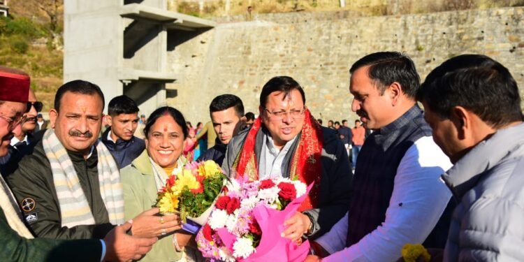 रुद्रप्रयाग दौरे पर पहुंचे मुख्यमंत्री पुष्कर सिंह धामी ओंकारेश्वर मंदिर में लिया बाबा केदार का आशीर्वाद