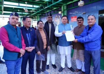 सिद्धार्थ उमेश अग्रवाल के नेतृत्व में स्वर्गीय इंद्रमणि बडोनी स्मृति मंच के प्रतिनिधि मंडल ने सीएम से मुलाकात की