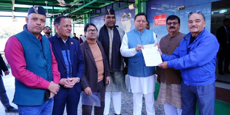 सिद्धार्थ उमेश अग्रवाल के नेतृत्व में स्वर्गीय इंद्रमणि बडोनी स्मृति मंच के प्रतिनिधि मंडल ने सीएम से मुलाकात की