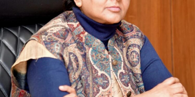 मुख्य सचिव राधा रतूड़ी ने जलवायु परिवर्तन पर स्टेट एक्शन प्लान की समीक्षा की