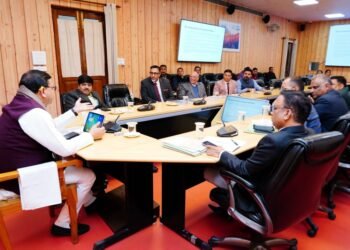 चारों धामों में अवस्थापना सुविधाओं के दृष्टिगत धारण क्षमता बढ़ाने की दिशा में प्रयास किये जाएं-मुख्यमंत्री