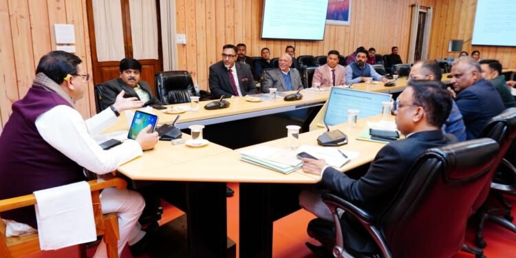 चारों धामों में अवस्थापना सुविधाओं के दृष्टिगत धारण क्षमता बढ़ाने की दिशा में प्रयास किये जाएं-मुख्यमंत्री