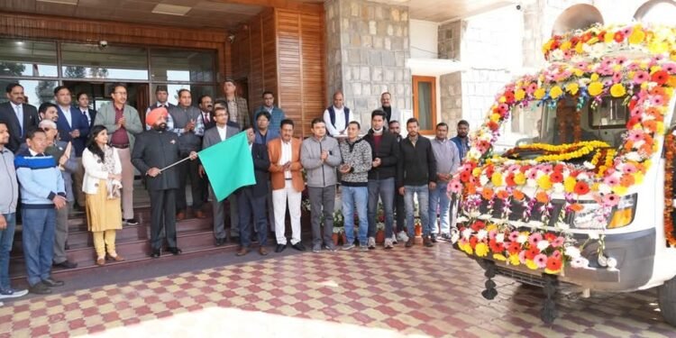 राज भवन में 7 मार्च से शुरू होगा वसंतोत्सव-2025, राज्यपाल ने प्रचार वाहनों को हरी झंडी दिखाकर रवाना किया