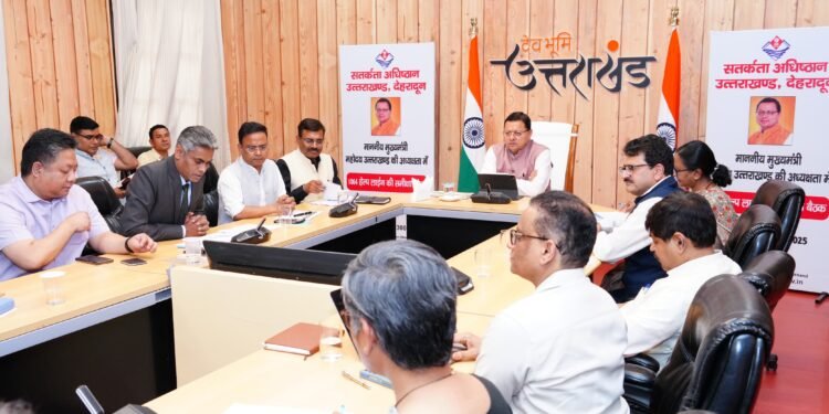 मुख्यमंत्री पुष्कर सिंह धामी ने की 1064 की समीक्षा, भ्रष्टाचार मुक्त के अधिकारियों को दिए सख्त निर्देश