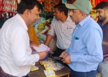 प्रदेशभर में एफडीए के ताबड़तोड़ छापे, अब तक पंद्रह सौ से अधिक दुकानों में छापे, दो दर्जन दुकानों को नोटिस, बड़ी मात्रा में कुट्टू का आटा किया गया नष्ट