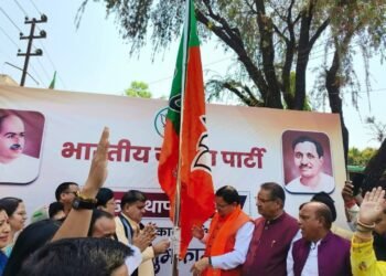 भाजपा प्रदेश कार्यालय पहुंचे मुख्यमंत्री पुष्कर सिंह धामी