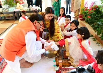 रामनवमी के अवसर पर मुख्यमंत्री ने किया कन्या पूजन।