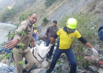 डामटा क्षेत्रांतर्गत चामी के पास वाहन हुआ दुर्घटनाग्रस्त, SDRF ने किये 03 व्यक्तियों के शव बरामद