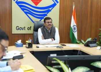 मुख्य सचिव आनन्द बर्द्धन ने   प्रधानमंत्री आयुष्मान भारत स्वास्थ्य अवसंरचना मिशन योजना की समीक्षा बैठक