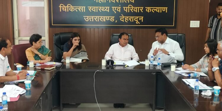 डेंगू रोकथाम को माइक्रोप्लान पर काम करें अधिकारीः डॉ. धन सिंह रावत