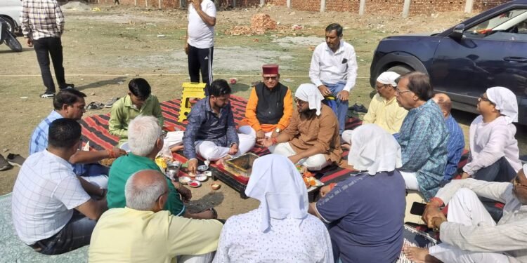 श्रीमद् भागवत कथा के आयोजन हेतु कथा स्थल पर बालाजी सेवा समिति के पदाधिकारियों ने हवन कर भूमि पूजन किया