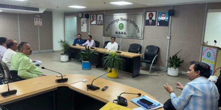 MDDA VC ने आर्किटेक्ट और ड्राफ्टमैन एसोसिएशन समेत वरिष्ठ अधिकारियों के साथ की महत्वपूर्ण बैठक