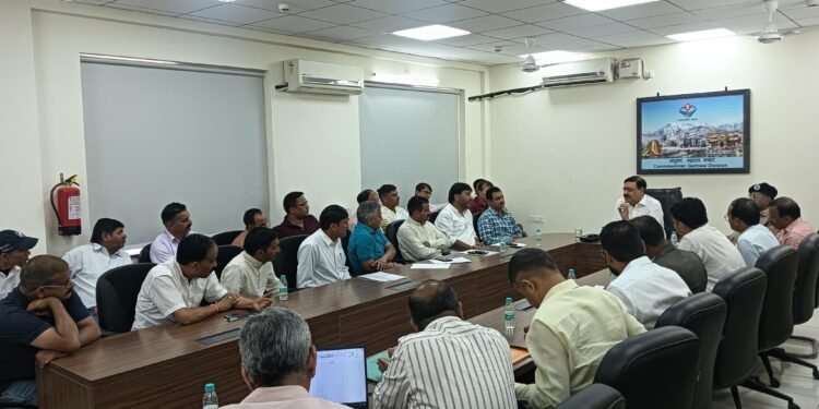 आयुक्त गढवाल ने की चारधाम यात्रा व्यवस्थाओं की समीक्षा