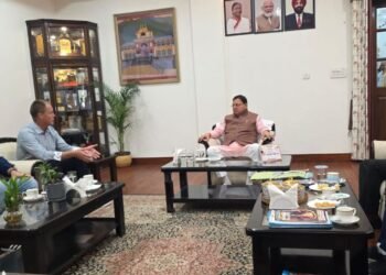 जयडे हैकेट की मुख्यमंत्री पुष्कर सिंह धामी से मुलाकात