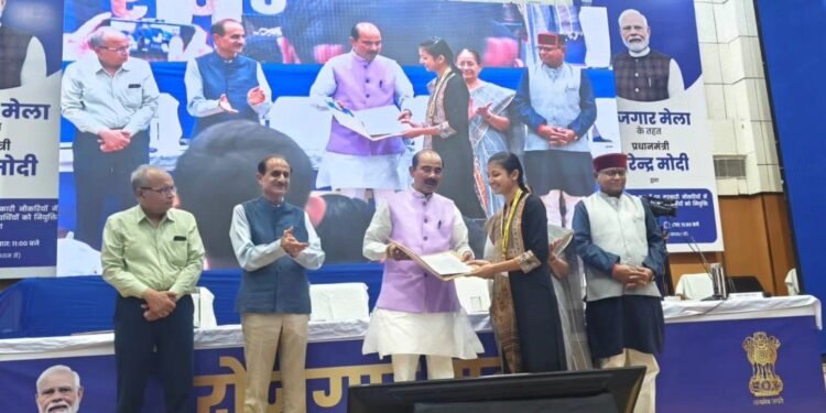 रोज़गार मेले में 162 चयनित उम्मीदवारों को सौंपे नियुक्ति पत्र