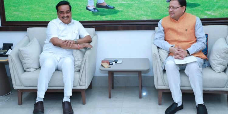 मुख्यमंत्री पुष्कर सिंह धामी ने नई दिल्ली में जलशक्ति मंत्री सी आर पाटिल से शिष्टाचार भेंट की