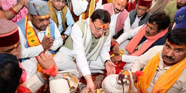 गंगोत्री और यमुनोत्री धाम के कपाट श्रद्धालुओं के लिए खुले