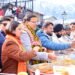केदारनाथ में मुख्य सेवक भंडारा में मुख्यमंत्री ने श्रद्धालुओं को वितरित किया प्रसाद
