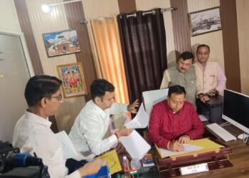 नव‌नियुक्त बीकेटीसी अध्यक्ष हेमंत द्विवेदी तथा उपाध्यक्ष विजय कपरवाण ने कार्यभार ग्रहण किया