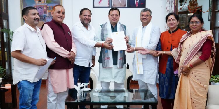 मुख्यमंत्री पुष्कर सिंह धामी से मेयर सौरभ थपलियाल सहित विभिन्न नगर पालिका अध्यक्षों ने मुलाक़ात की